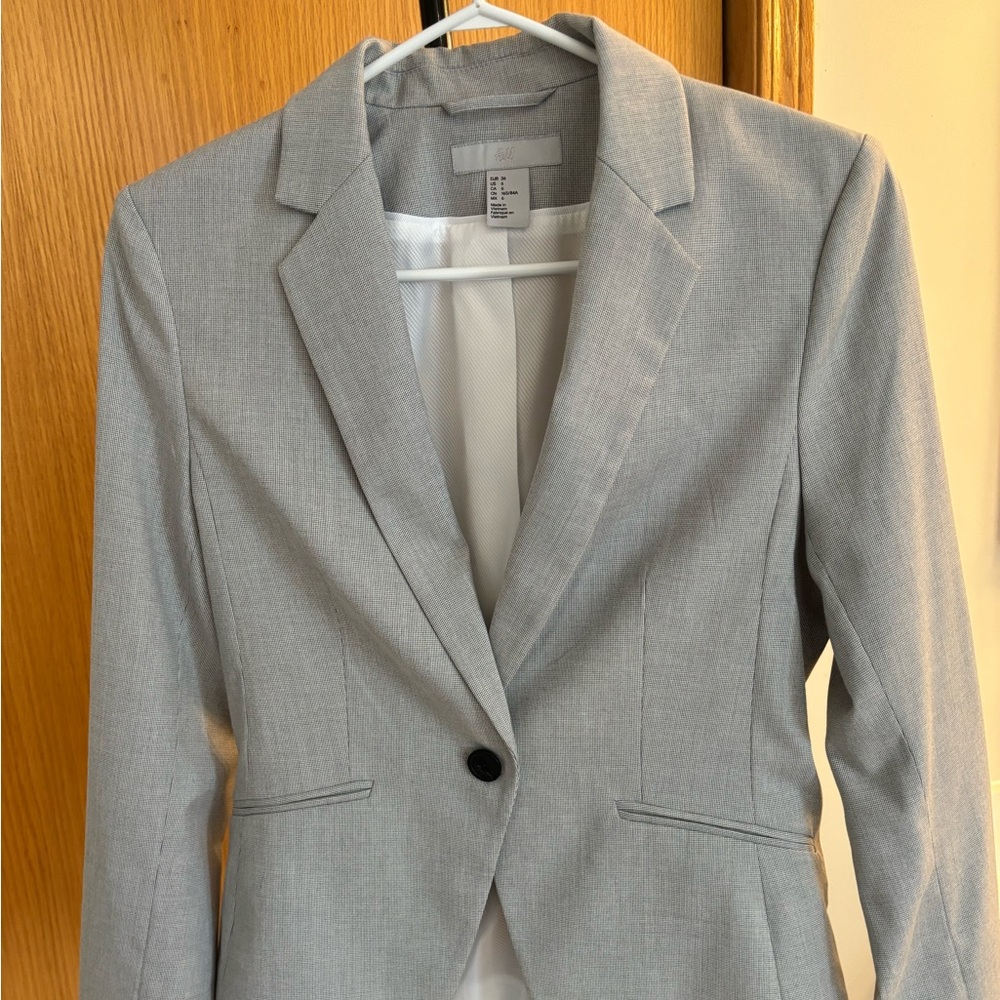 NEW H&M Blazer - Size 6